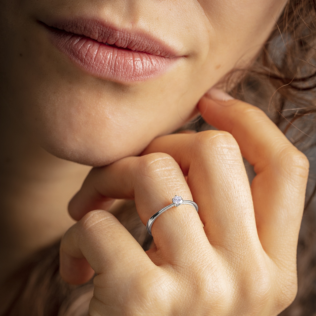 Verlobungsring 750/18 K Weissgold mit Diamant 0.15 ct H/si