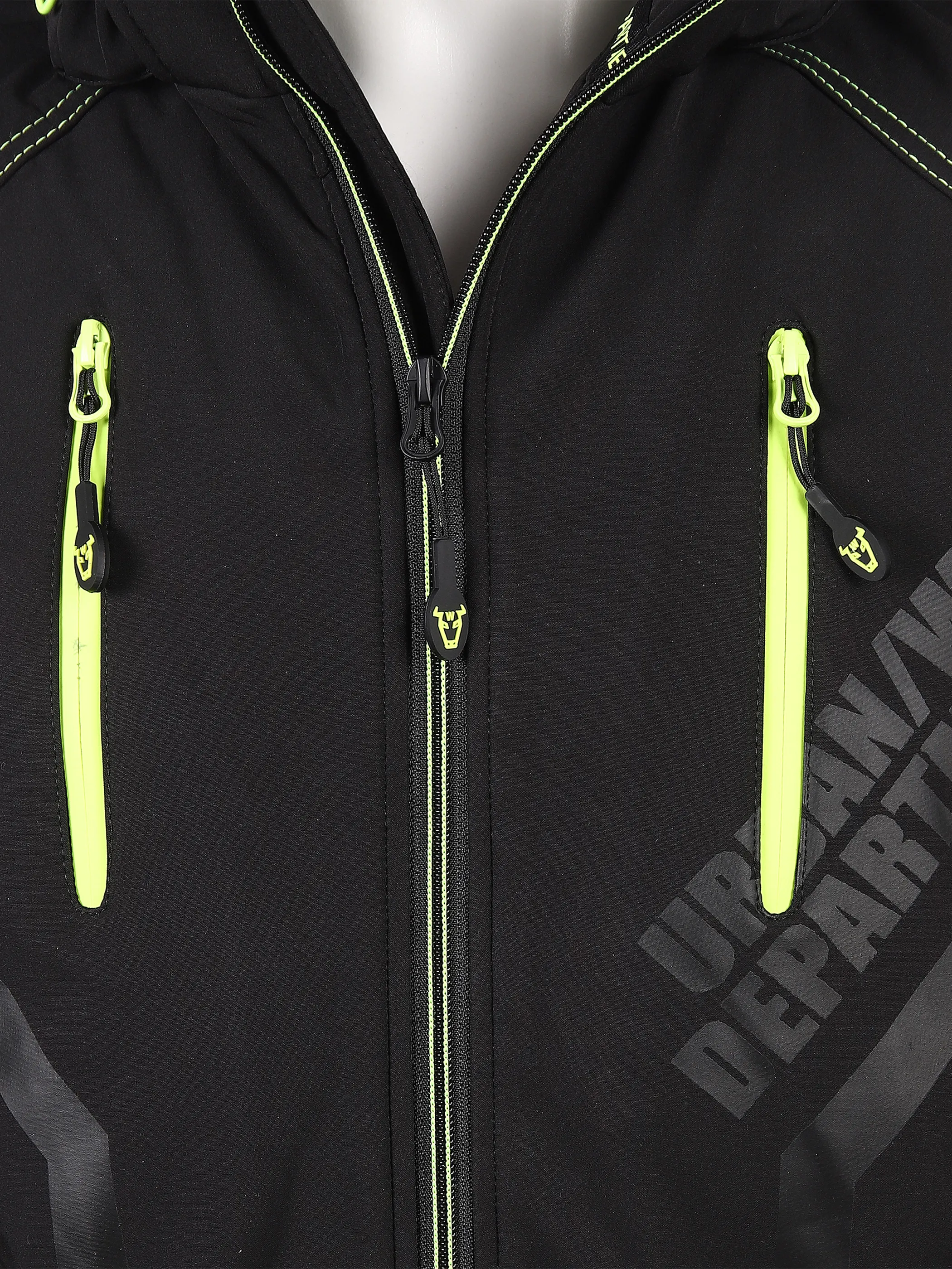 Herren Softshelljacke mit vielen Details