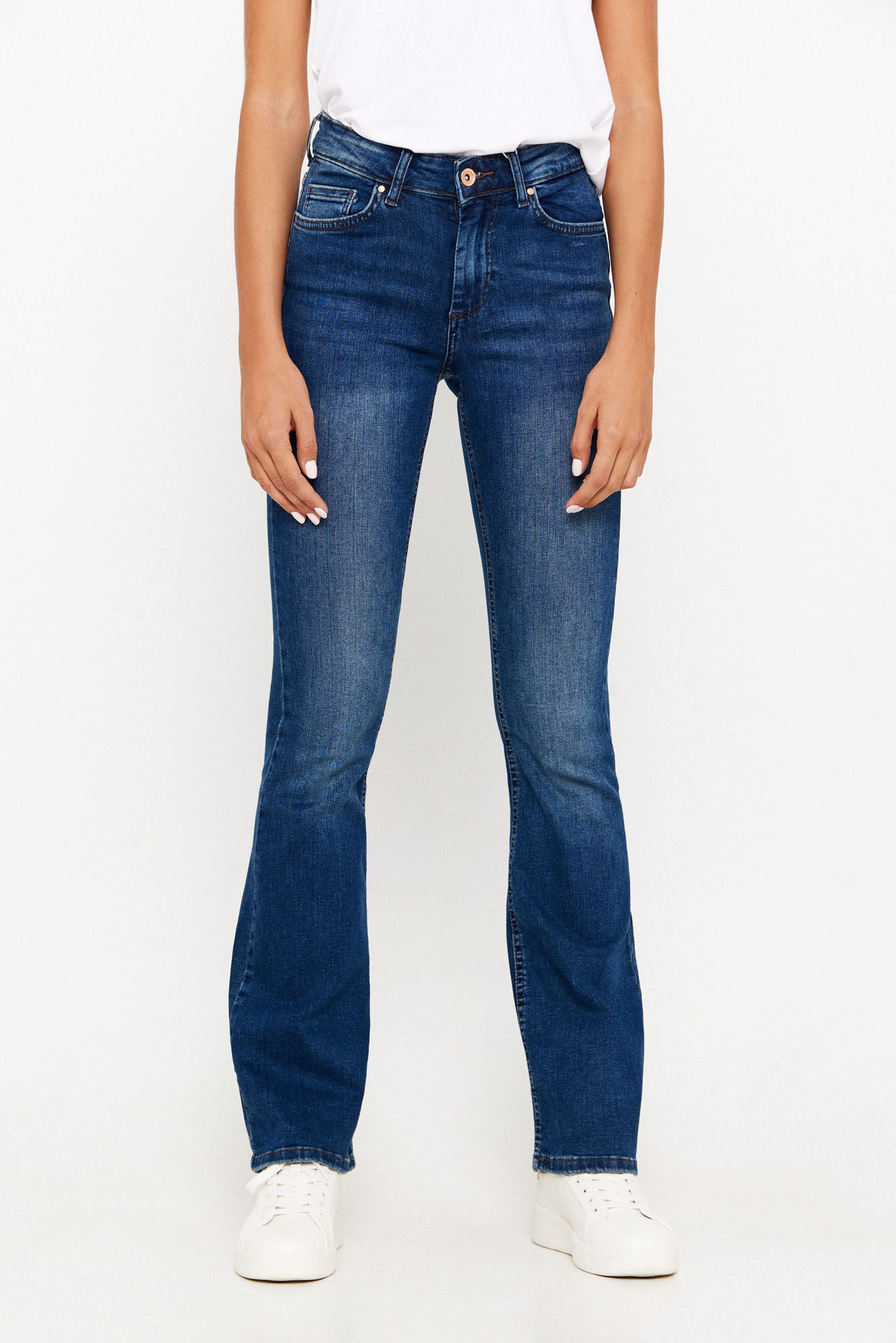 calças jeans flare de cintura média