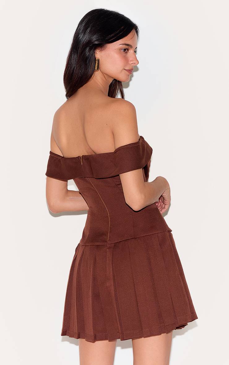 Chocolat Combishort Jupe-culotte Plissée À Détail Boutons Et Encolure Bardot Ajustée