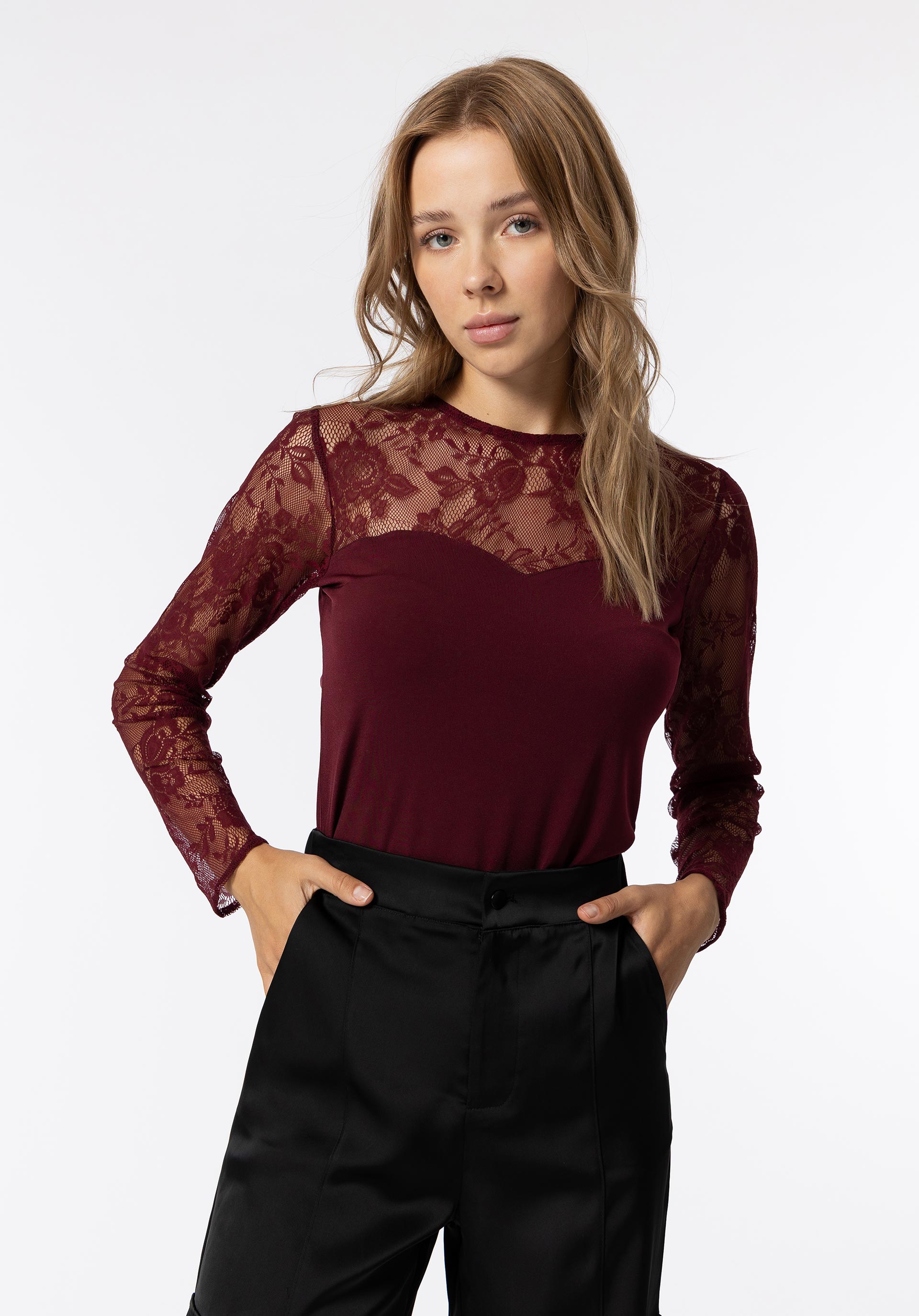 T-shirt Combinada com Renda