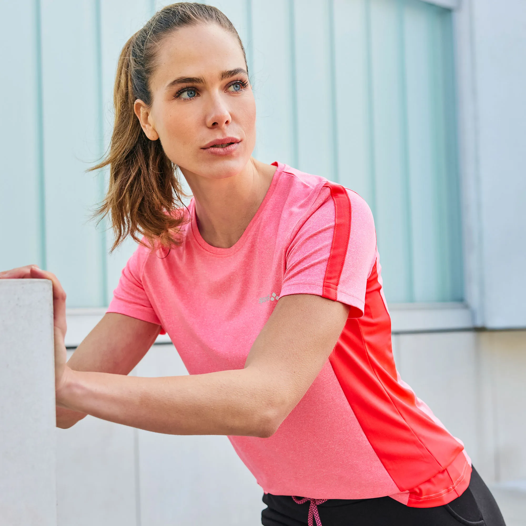 Damen-Fitness-T-Shirt mit Kontrast-Einsätzen
