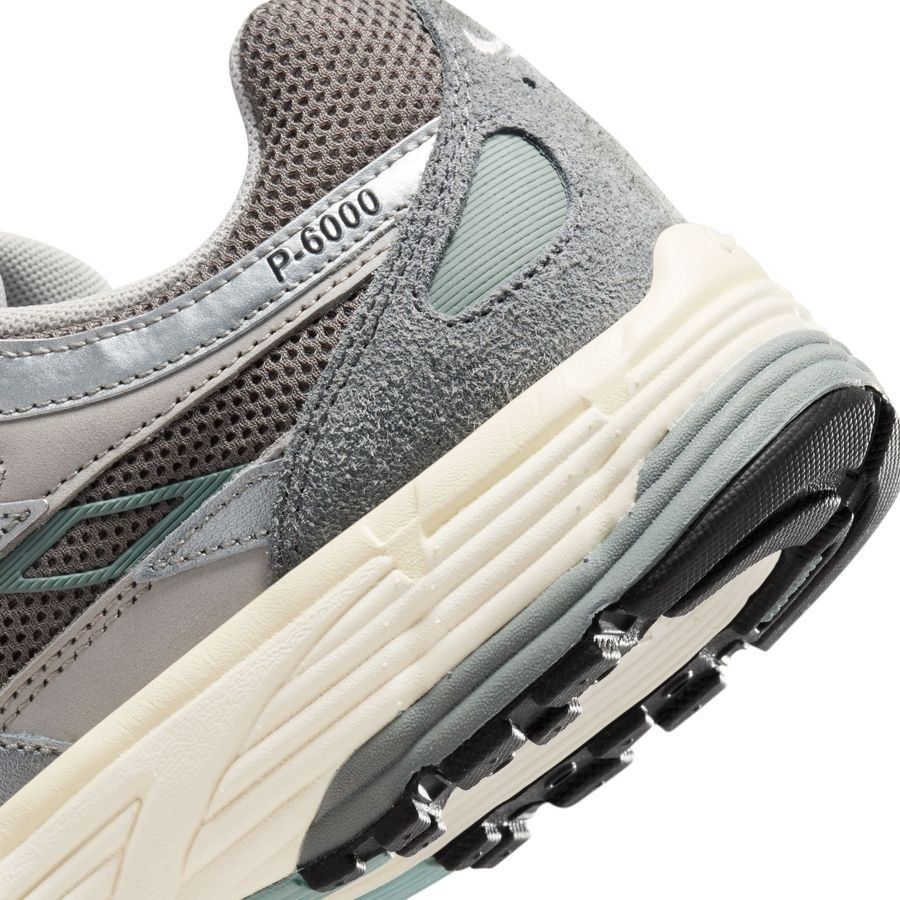 Nike Chaussures P-6000 - Gris/Blanc/Gris