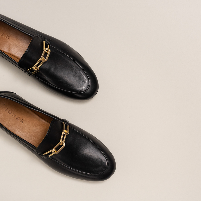 Mocassins à détails dorés  en cuir noir