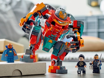 LEGO Tony Stark's Sakaarian Iron Man (76194)