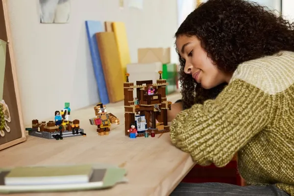 LEGO Minecraft 21272 Skovpalæets kampring