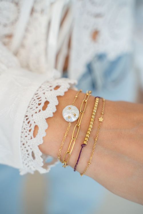 Minimalistische dubbele armband met paars koord en kralen