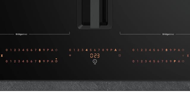 Hisense kogeplade med indbygget emhætte HEH6443BSCWF (60 cm)
