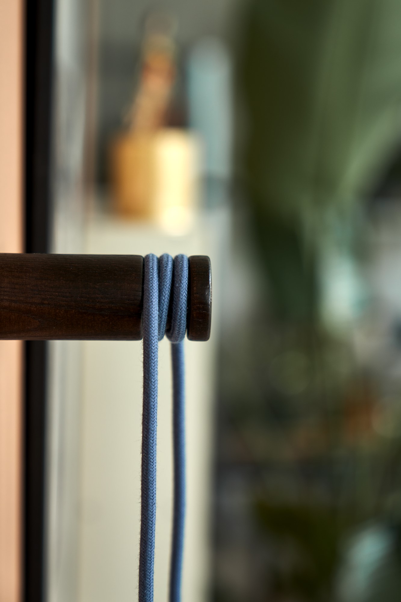 Plug-in pendellampe Wenge | Tekstilkabel/birketræ og termoplastisk fatning.  2,5 m. E27. | Anthracite, Dark Wood | Creative Cables