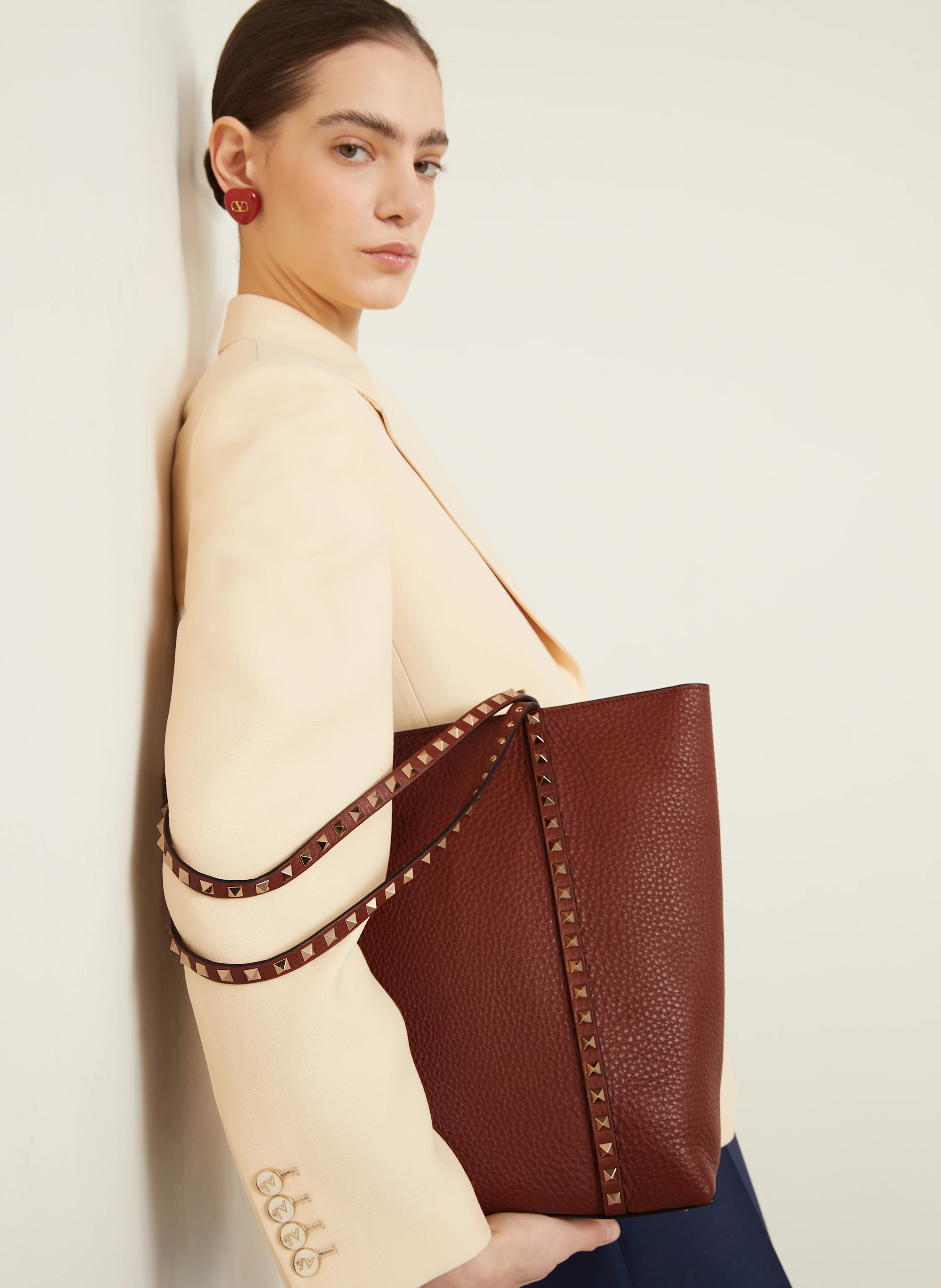 VALENTINO GARAVANI Shopper ROCKSTUD mit Pouch und Nieten