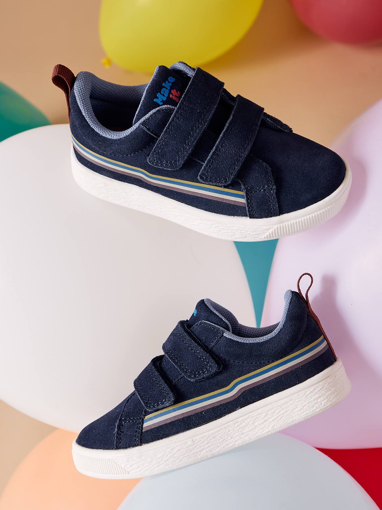 Tênis infantil de couro com fecho de velcro