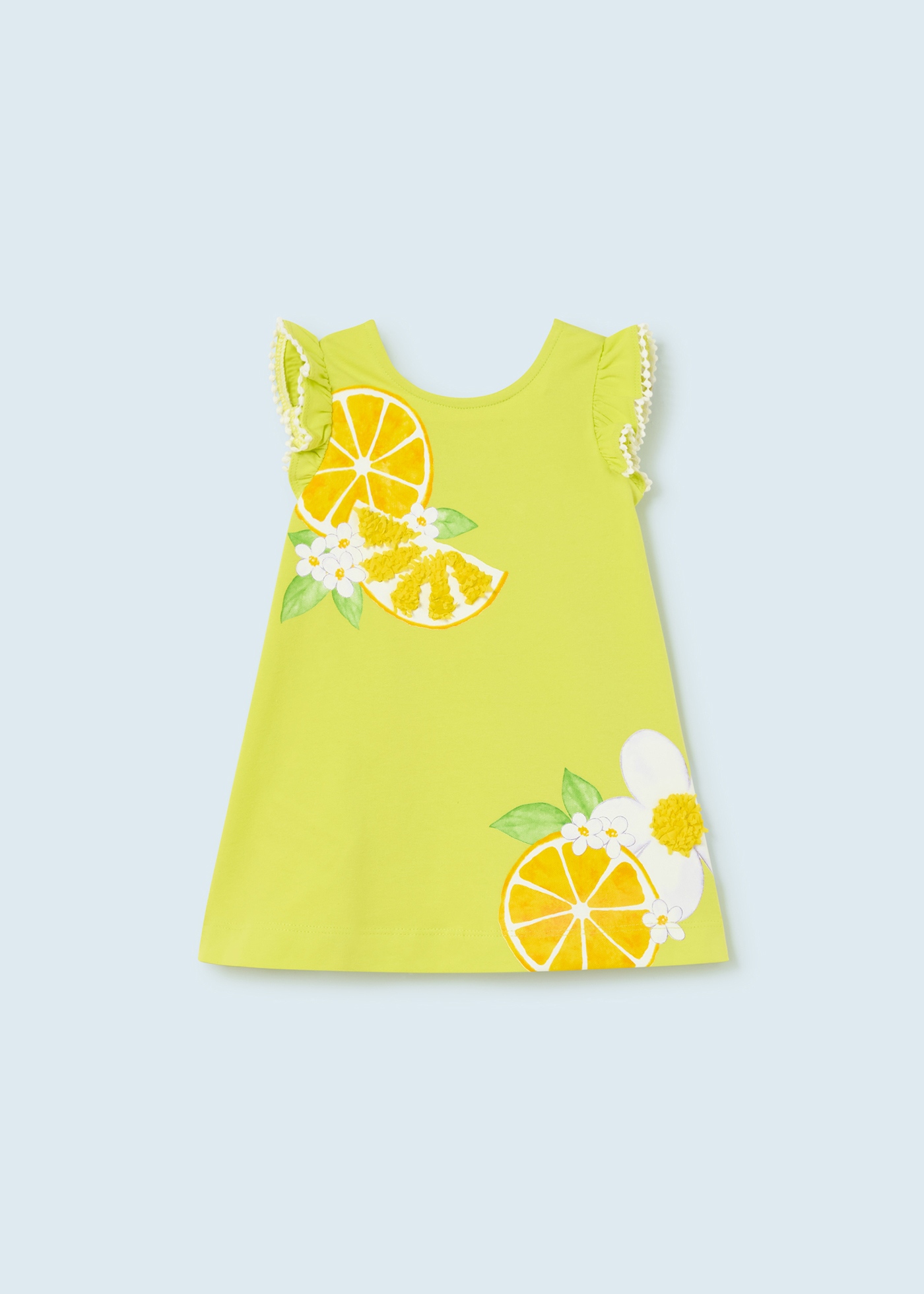 Vestido infantil com estampa feita de algodão sustentável.