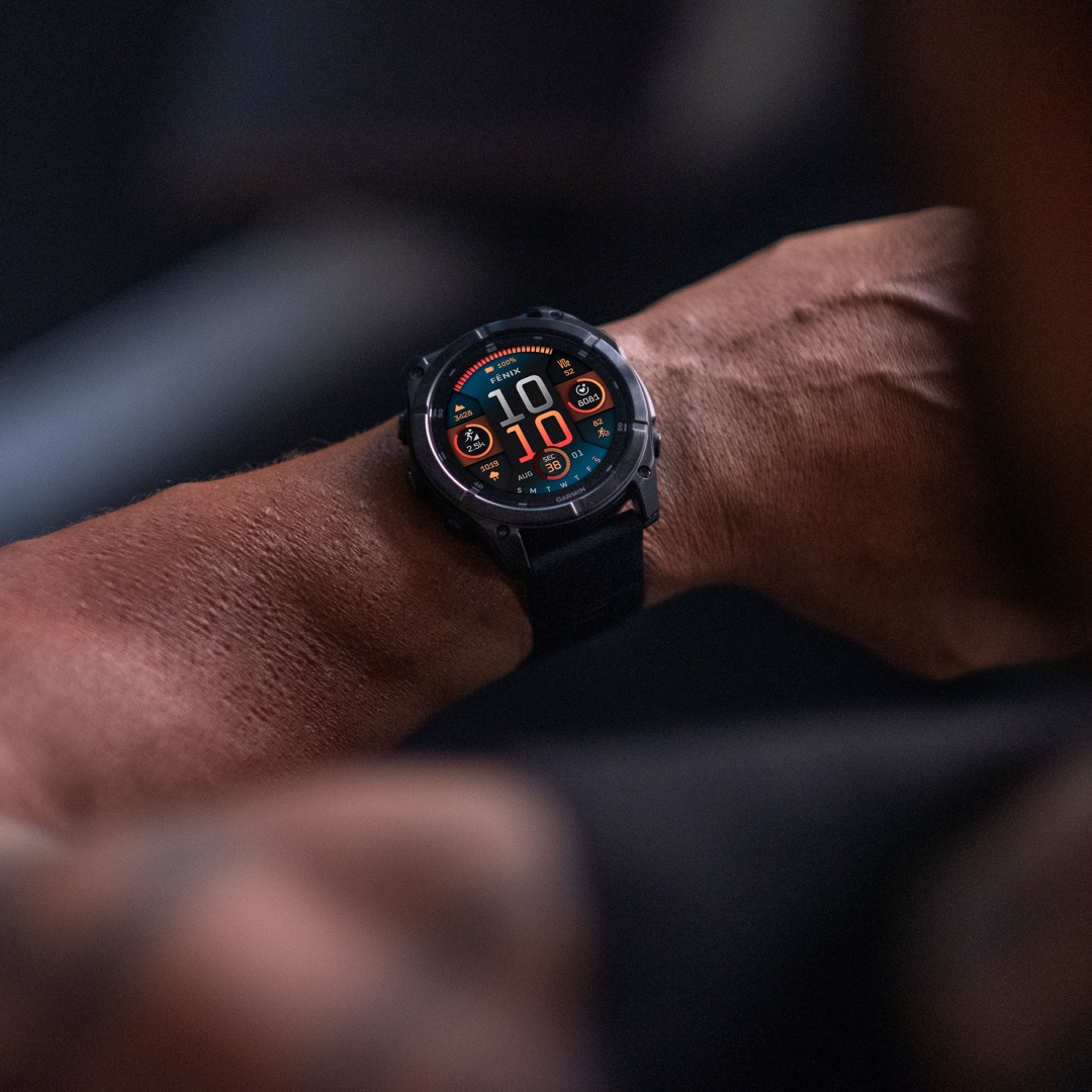 Garmin Fenix 8 - 51mm AMOLED Sapphire Schwarz / Carbongrau