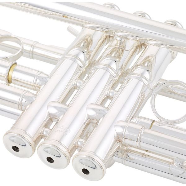 Yamaha YTR-8335RGS 04 Trumpet