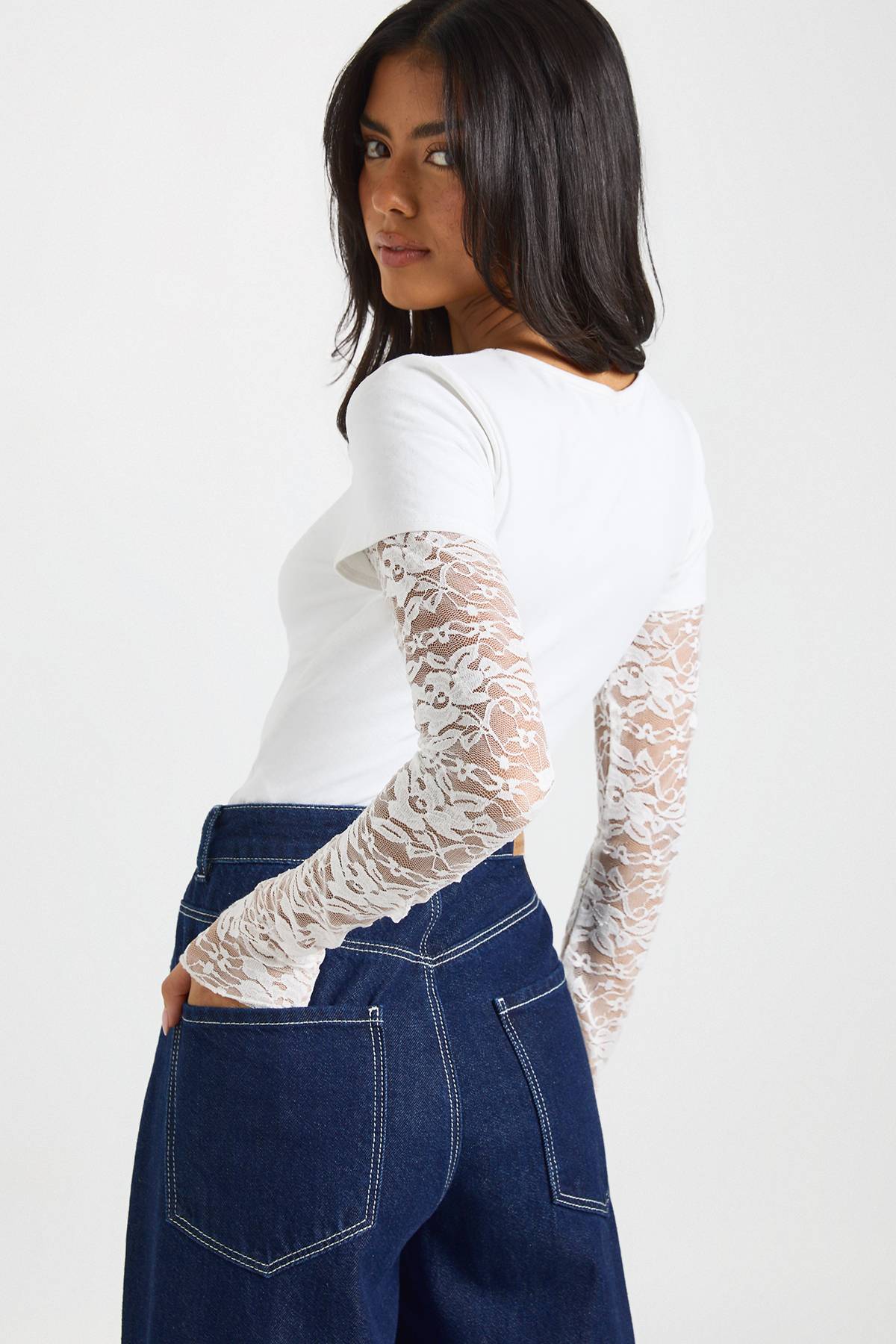 boohoo T-shirt Court à Manches en Dentelle