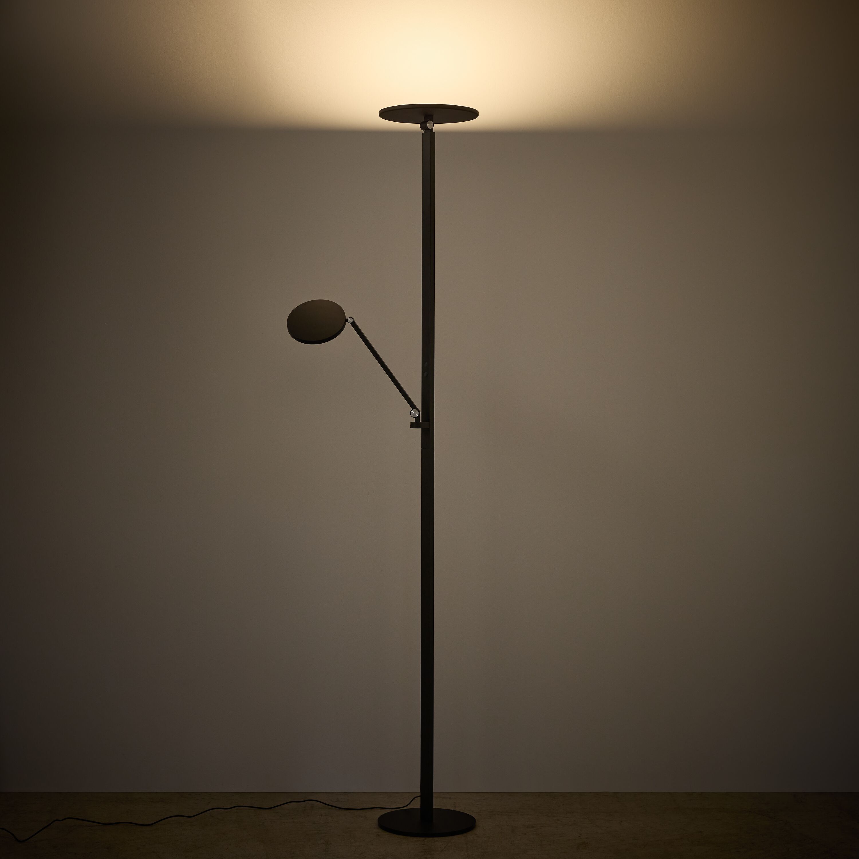 CERVINIA Stehleuchte - Schwarz / H: 179.8 cm x D: 25.0 cm