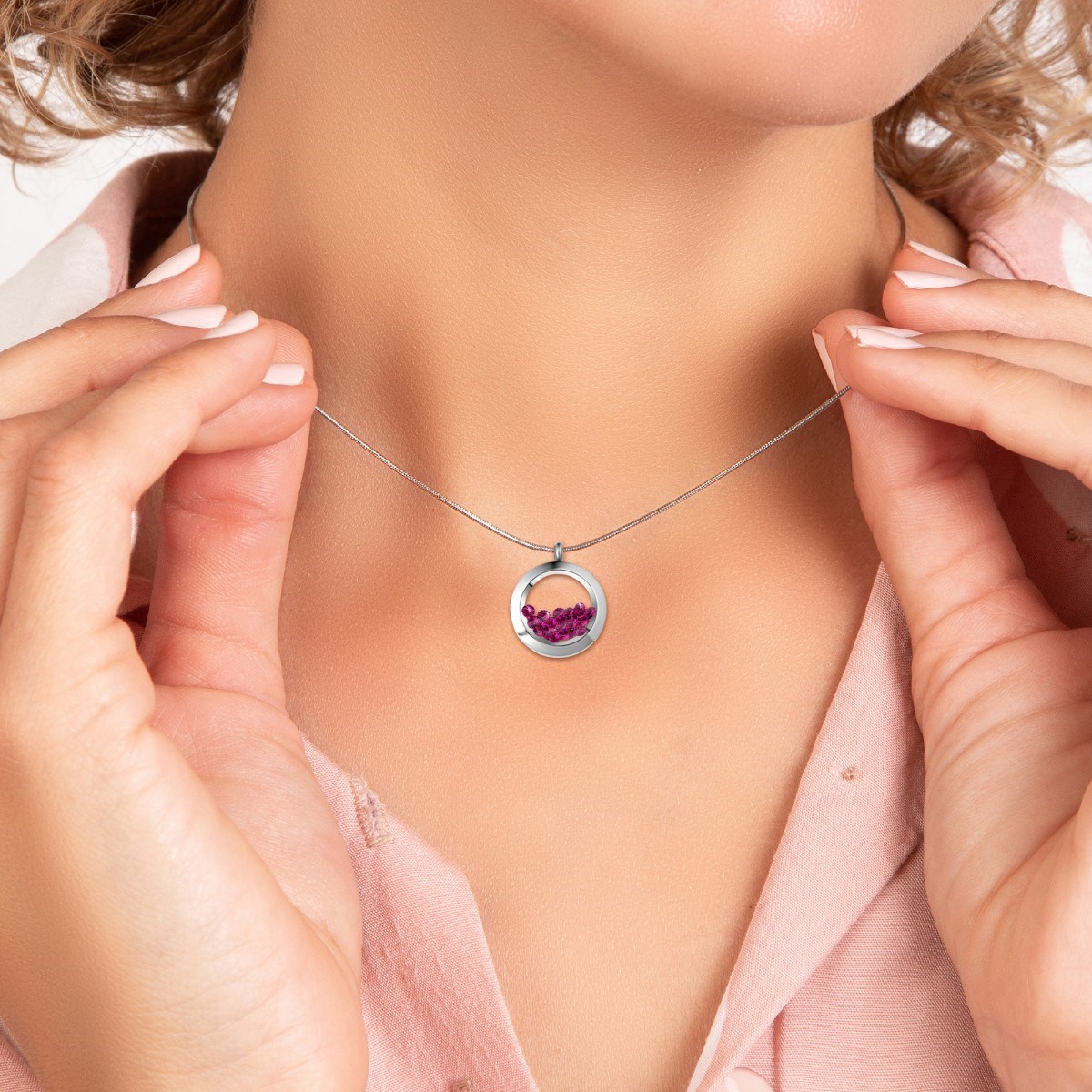 Collier rond SC Crystal orné de Cristaux scintillants