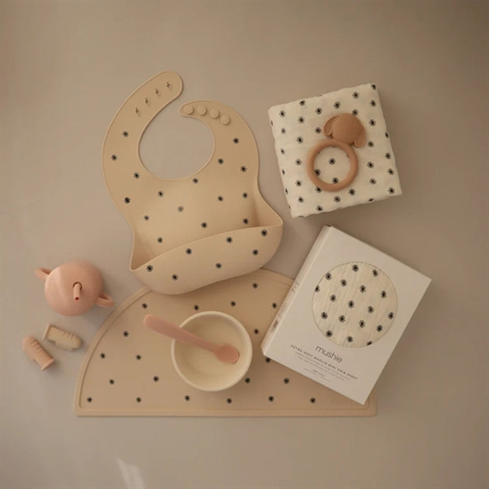 Silikone Skål Ivory - Mushie → Luksusbaby.dk