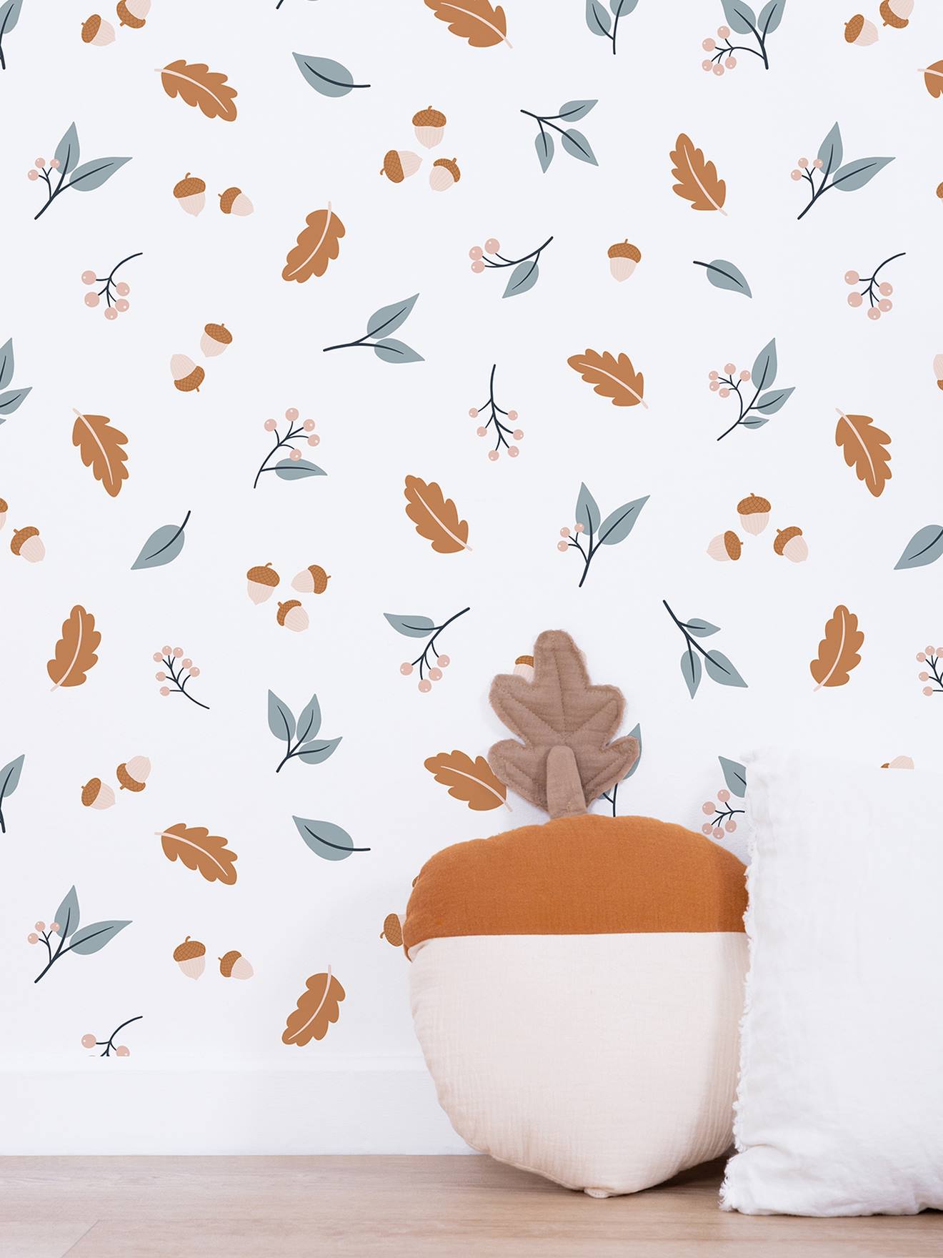 Papel de parede marrom Joro LILIPINSO com bolotas e flores de outono