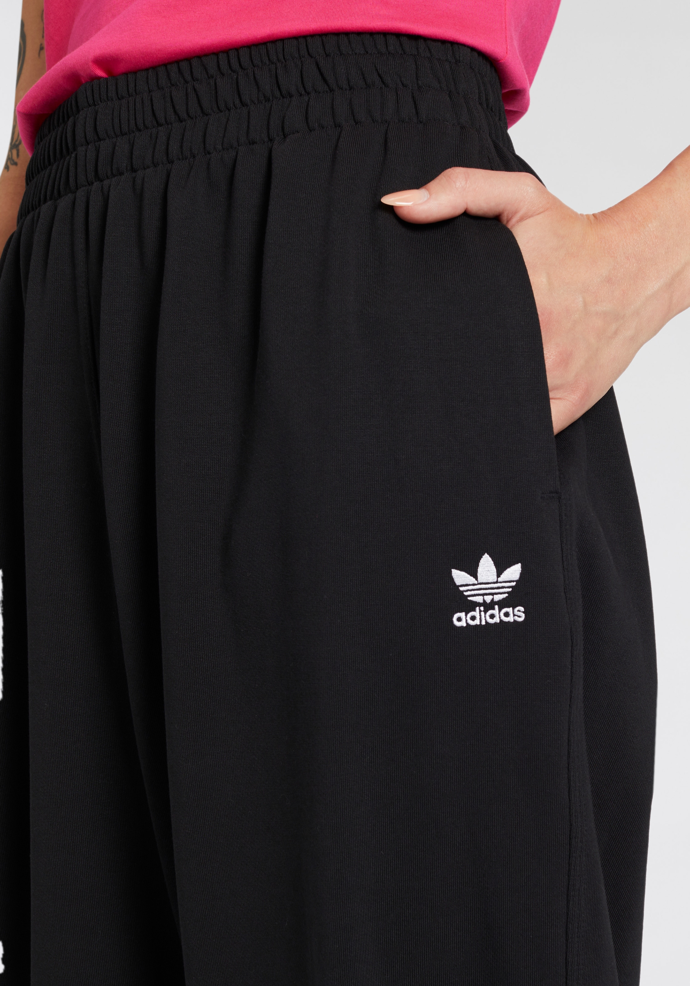 adidas Originals Sporthose »ESS BYFR JOGGER«  Boyfriend Style, bequem und lässig, weiches French Terry
