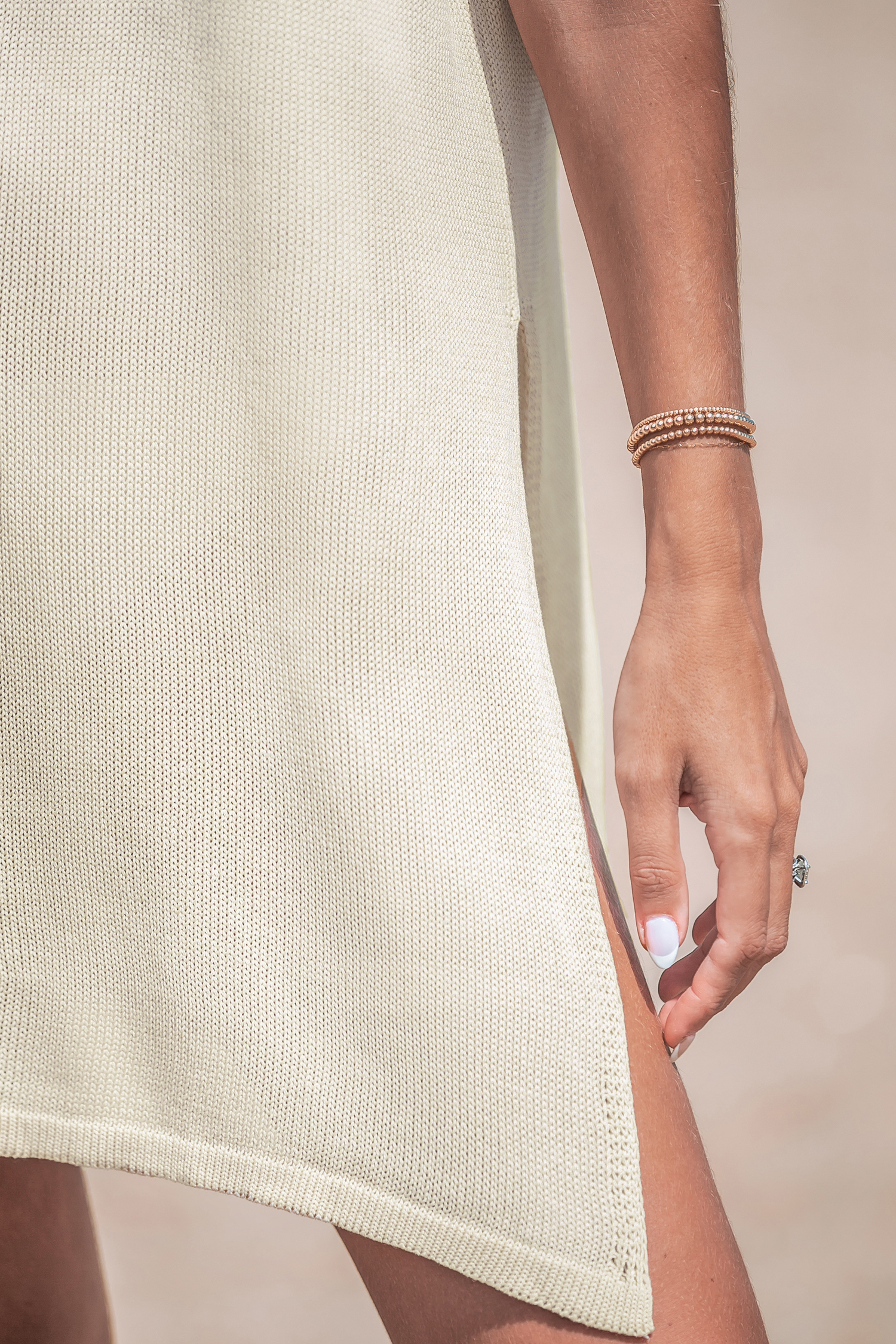 Robe mini cover up en tricot à manches courtes et col en V