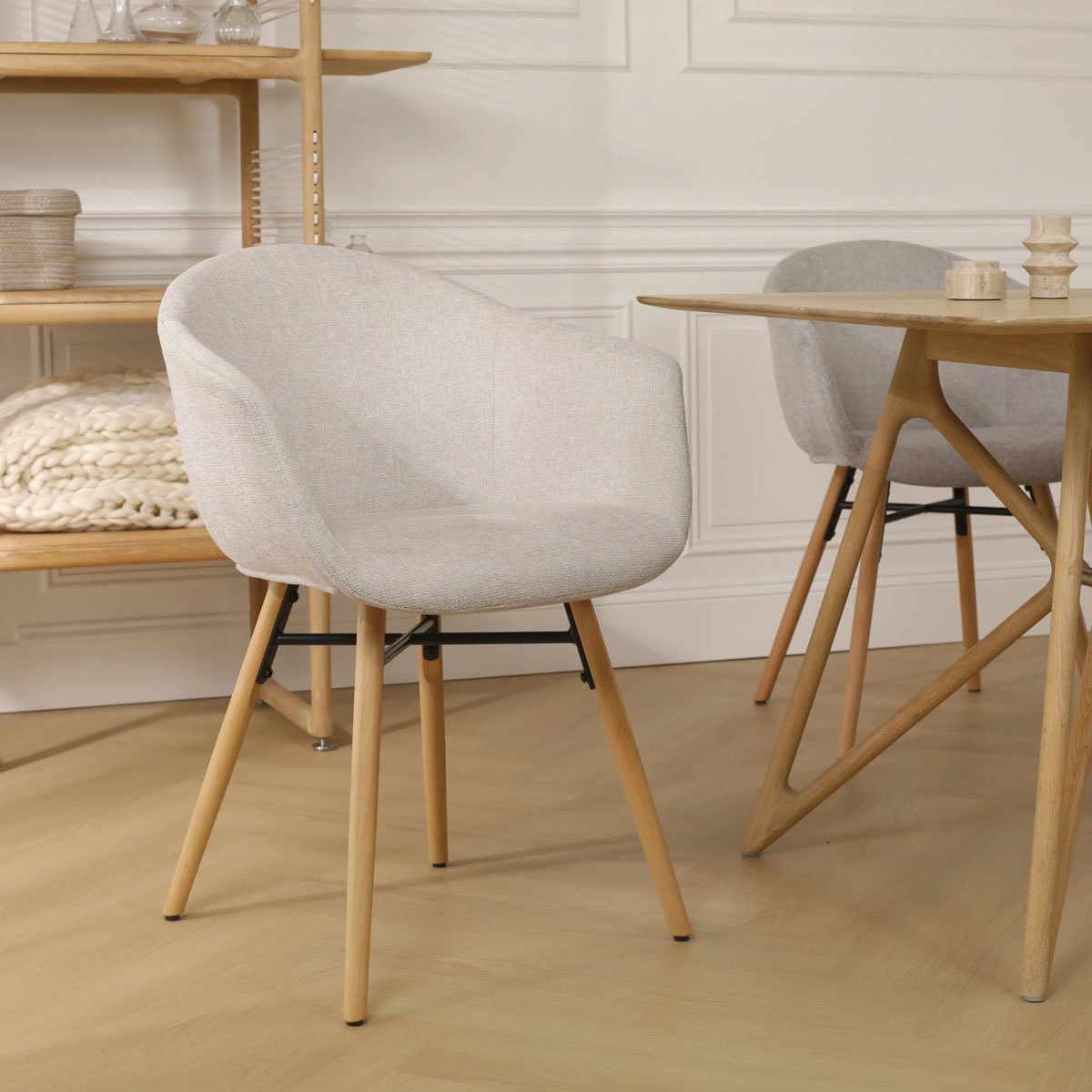 Eetkamerstoel Nena-Otis houten onderstel beige