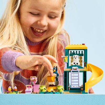 LEGO Bluey 11201 Moro på lekeplassen med Bluey og Chloe
