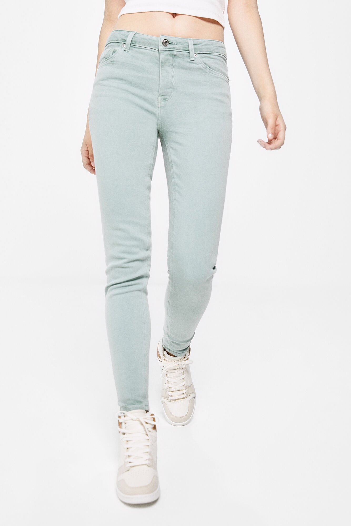 Calça jeans cropped slim, lavagem sustentável