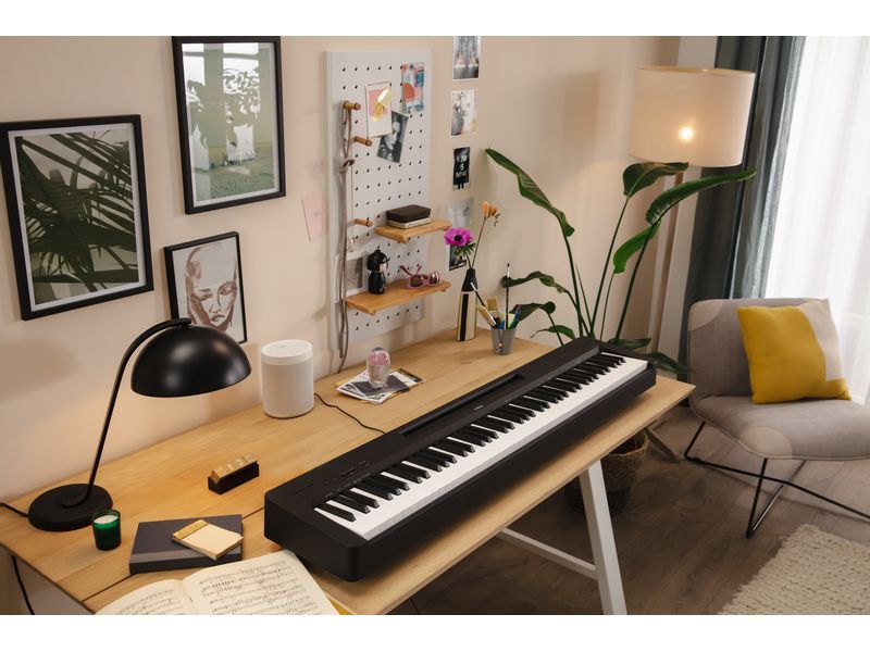 Yamaha E-Piano P-145BT Portables Piano mit 88 Tasten und Bluetooth
