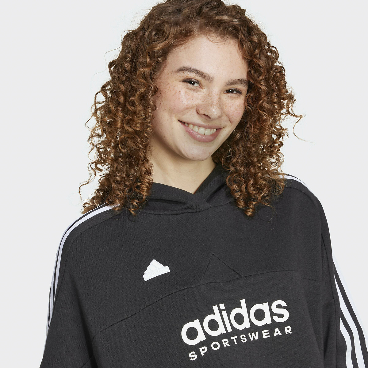 ADIDAS ROUPAS ESPORTIVAS<br>Moletom TIRO CUT com 3 listras