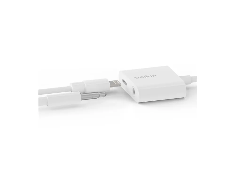 Belkin 3.5 mm Audio   Charge RockStar - Lightning til hovedtelefon-jackstik/opladningsadapter - Lightning (han) til 4-pæl ministik, Lightning (hun) - hvid - for Apple iPad/iPhone (Lightning)