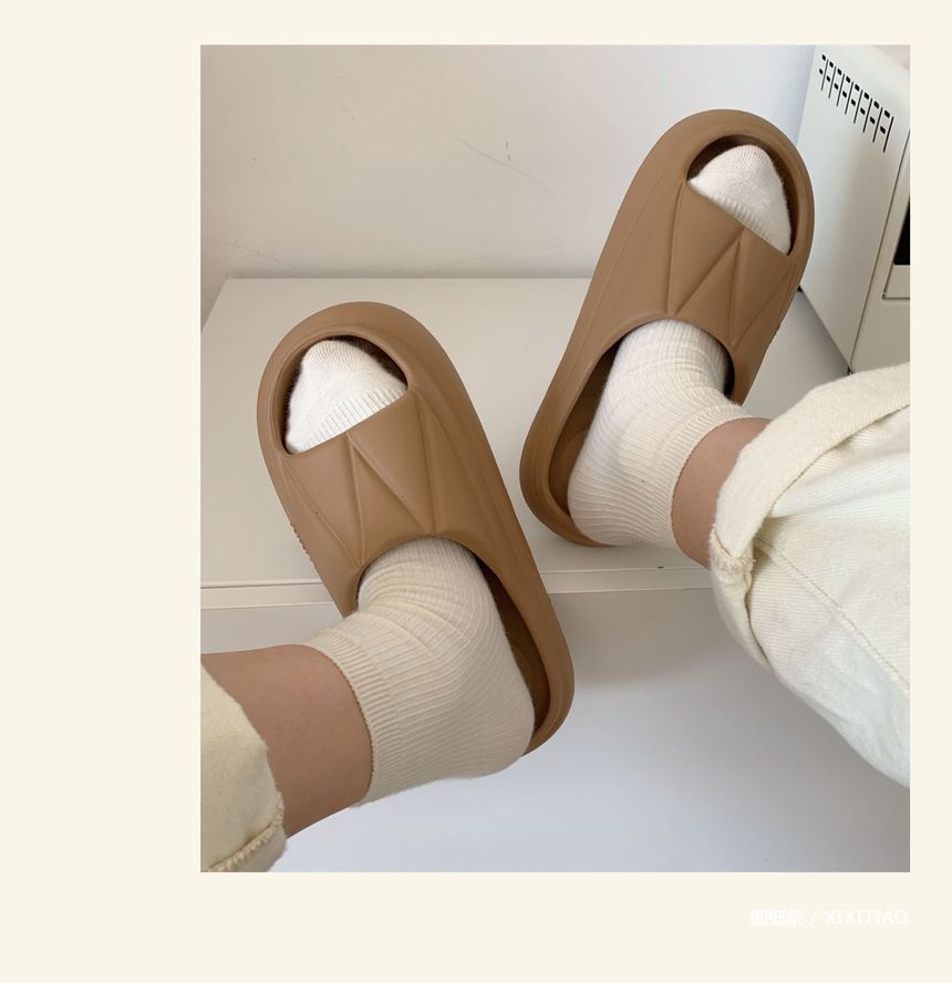 Dalli Daisy - Pantoffels met plateauzool en letters