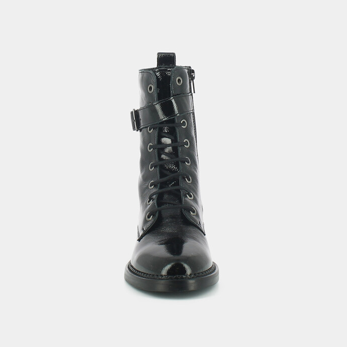 Bottes à talons et surpiqures  en vernis noir