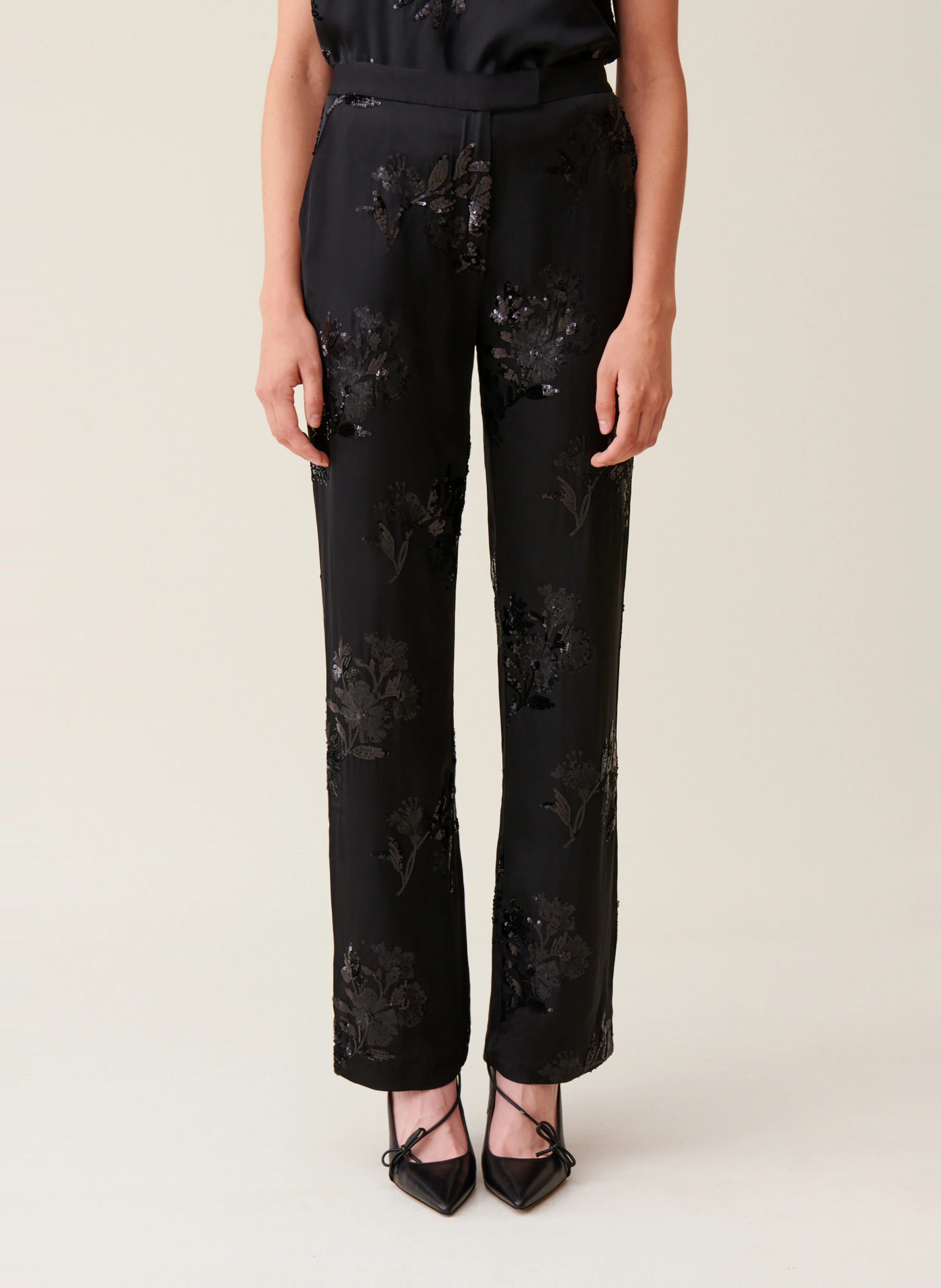 Pantalon droit à sequins brodés | Noir