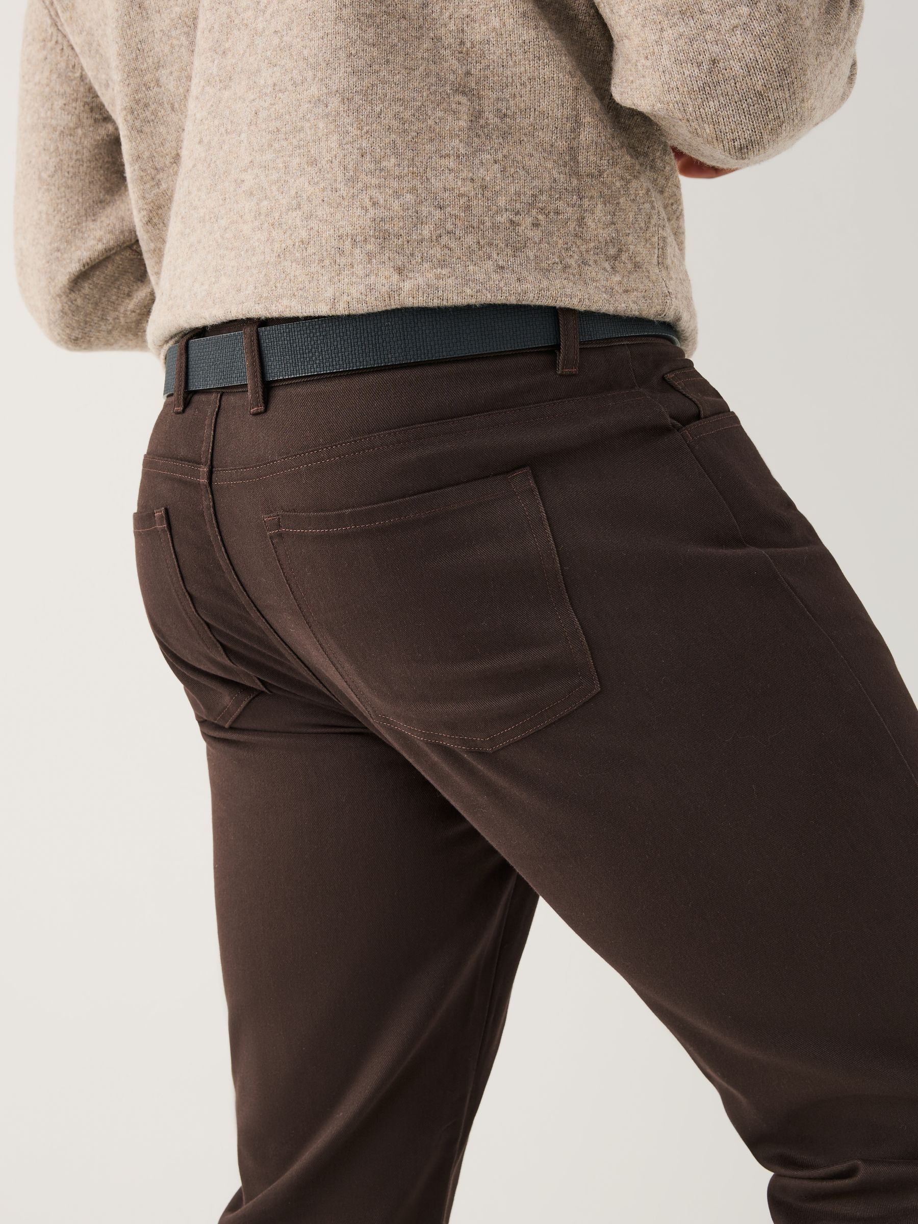 Bruin - Aansluitend - Smart Brushed Cotton TENCEL™ Lyocell Blend Chinos With Belt