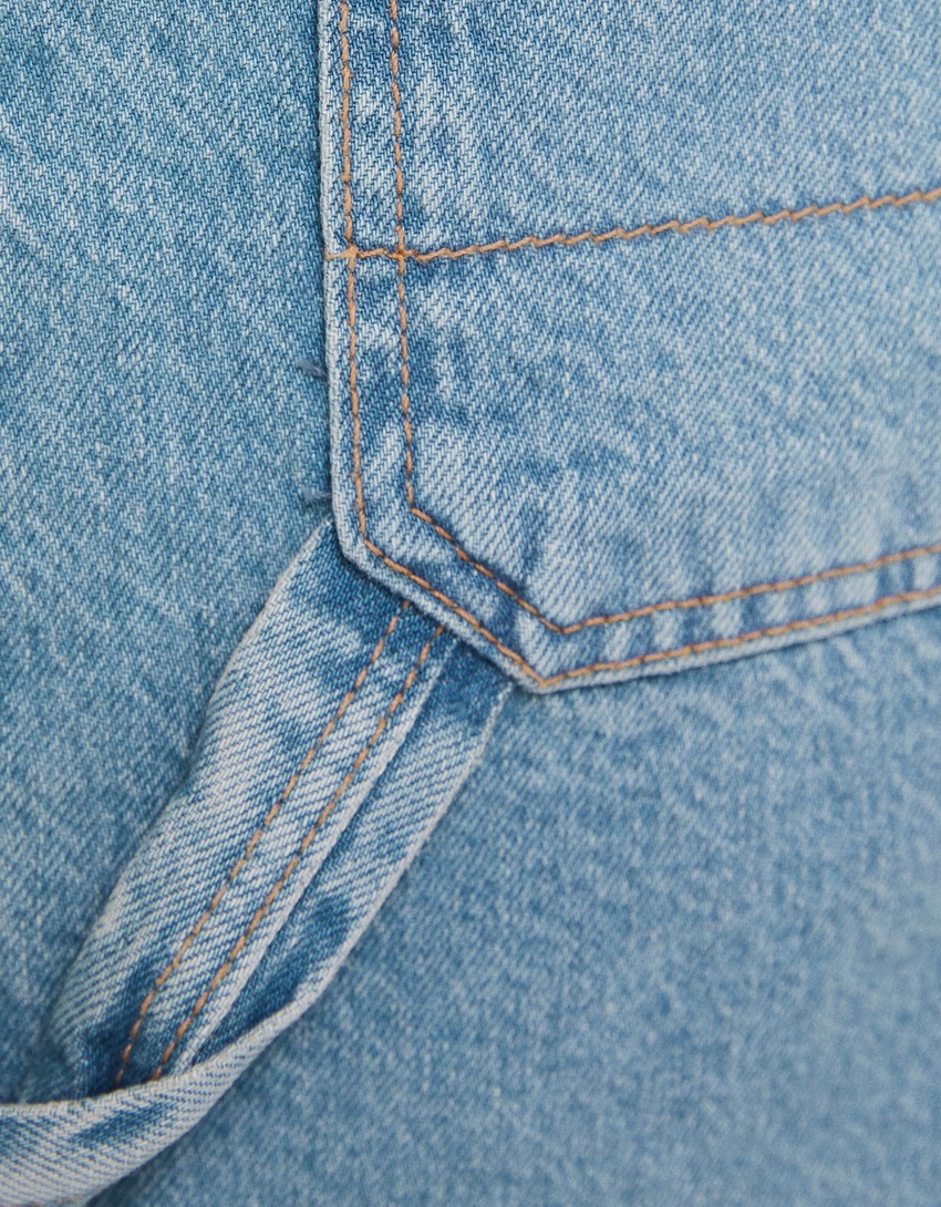 Bermuda jeans de carpinteiro