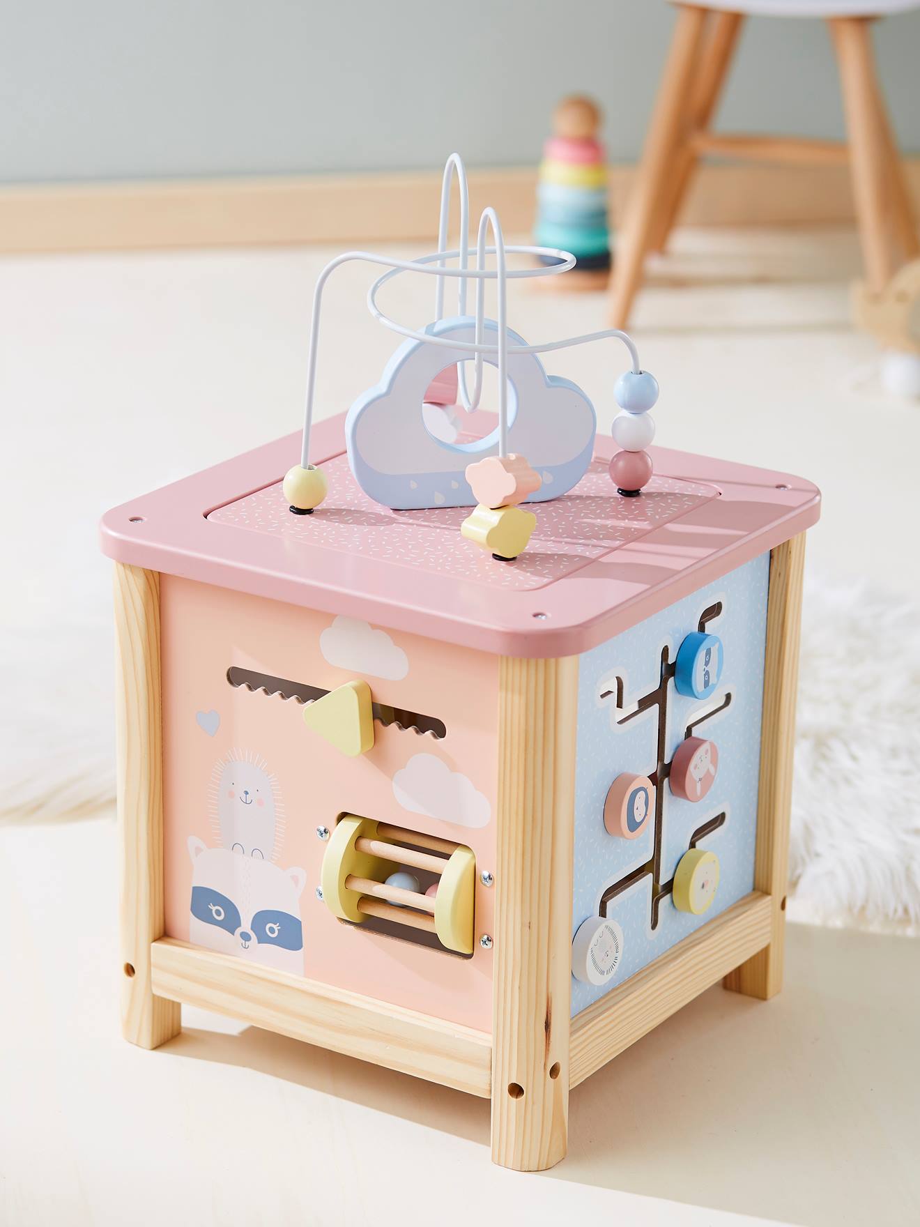 Cubo de atividades grande, feito de madeira com certificação FSC®. Rosa