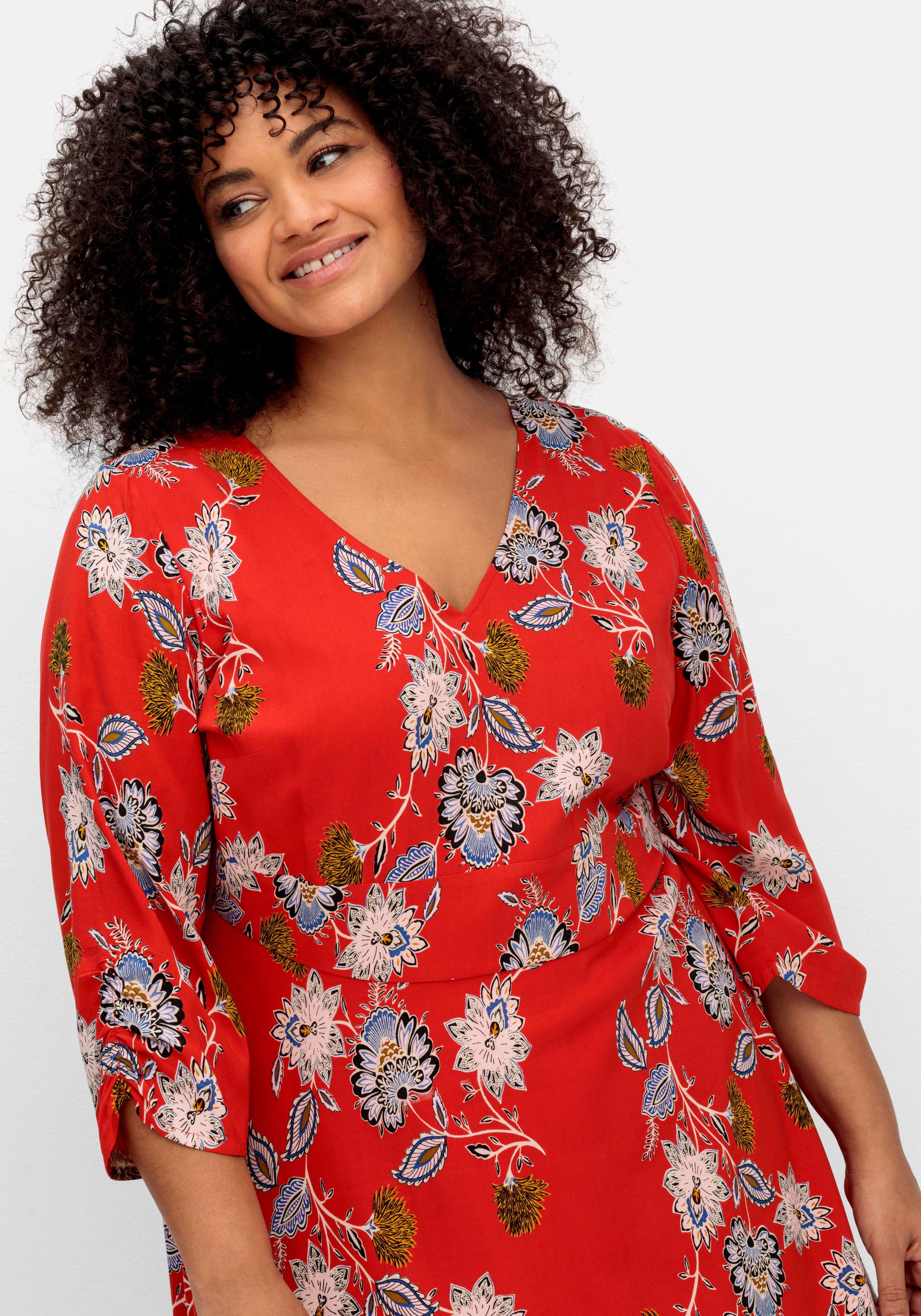Kleid mit Blumenprint und Taillenband vorn