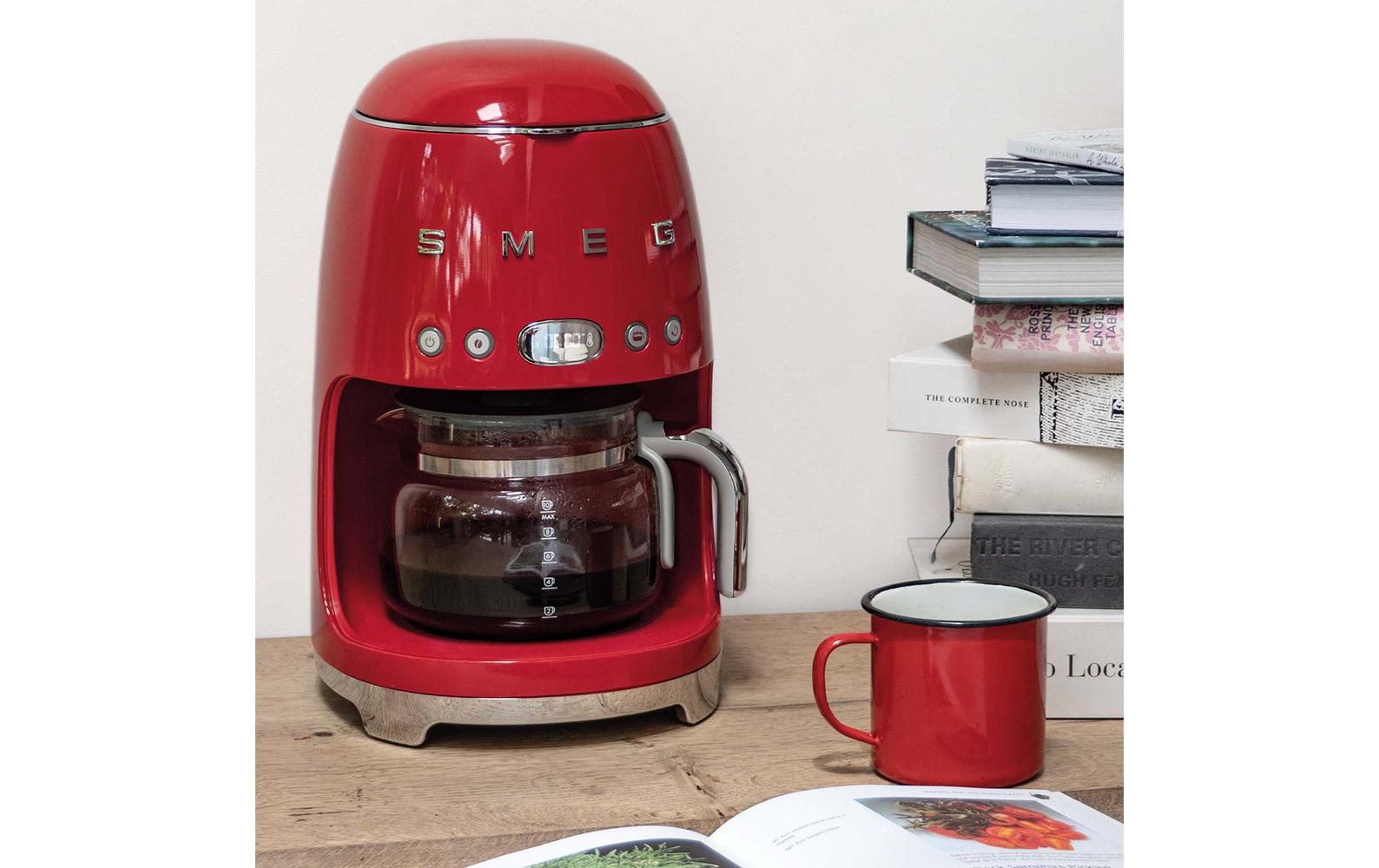 Filterkaffeemaschine 50's Style DCF02RDEU Rot<br>Kaffeemaschine mit Glaskanne