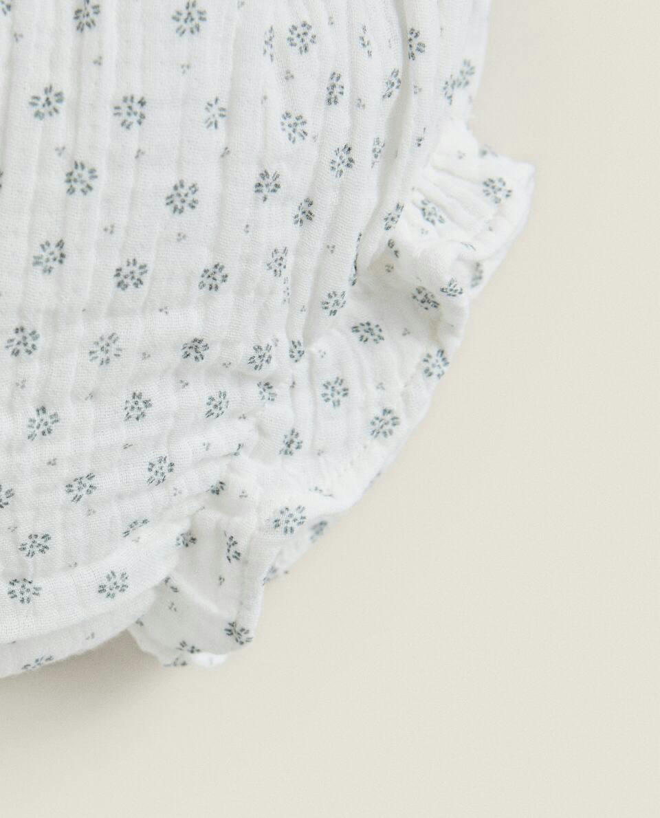 Calcinhas florais para bebês