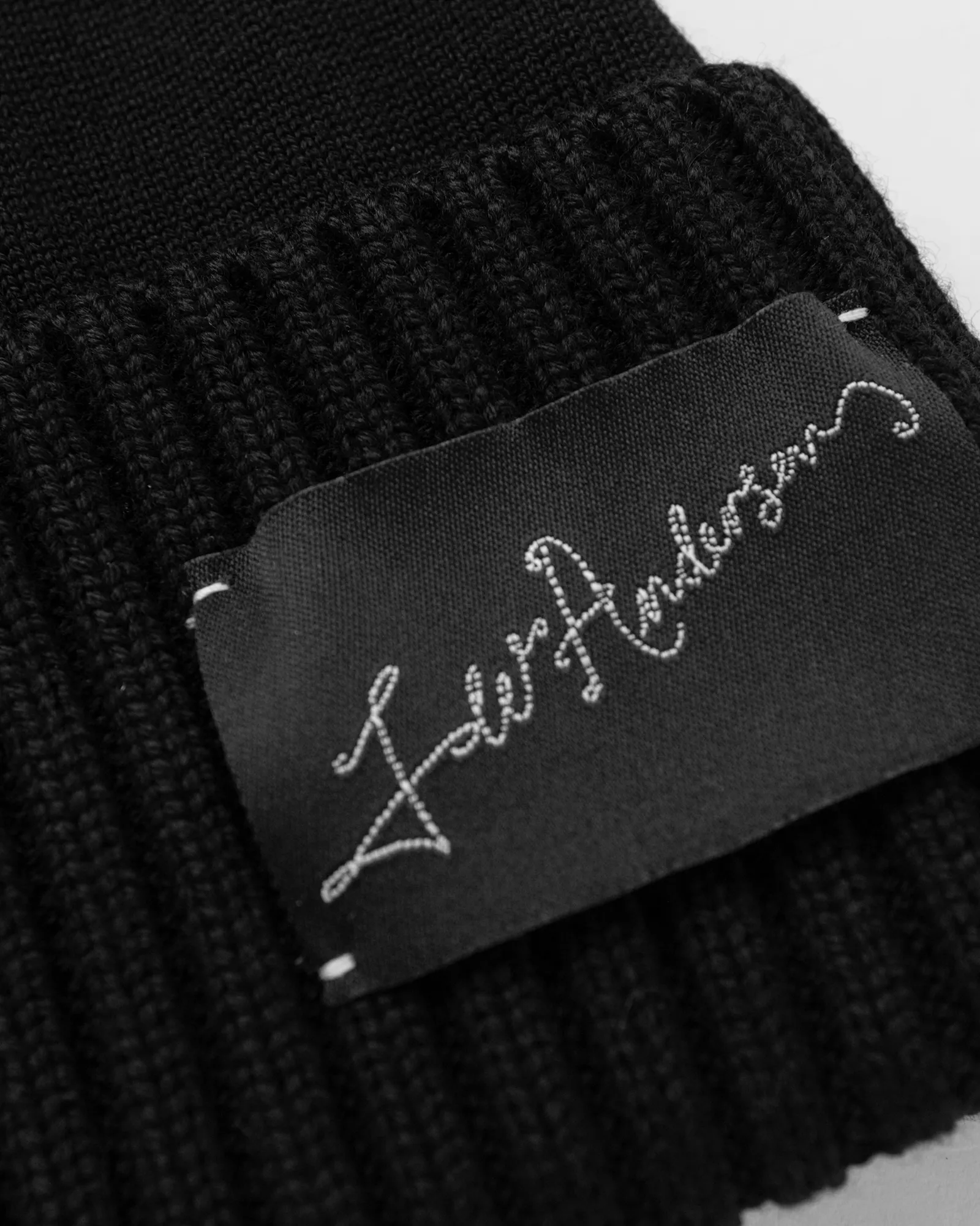 CHAPÉU JW Anderson LABEL