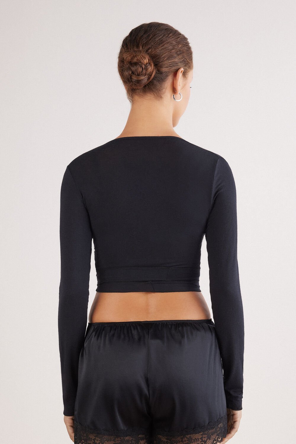Blusa de manga comprida transpassada em modal ultraleve com cashmere.