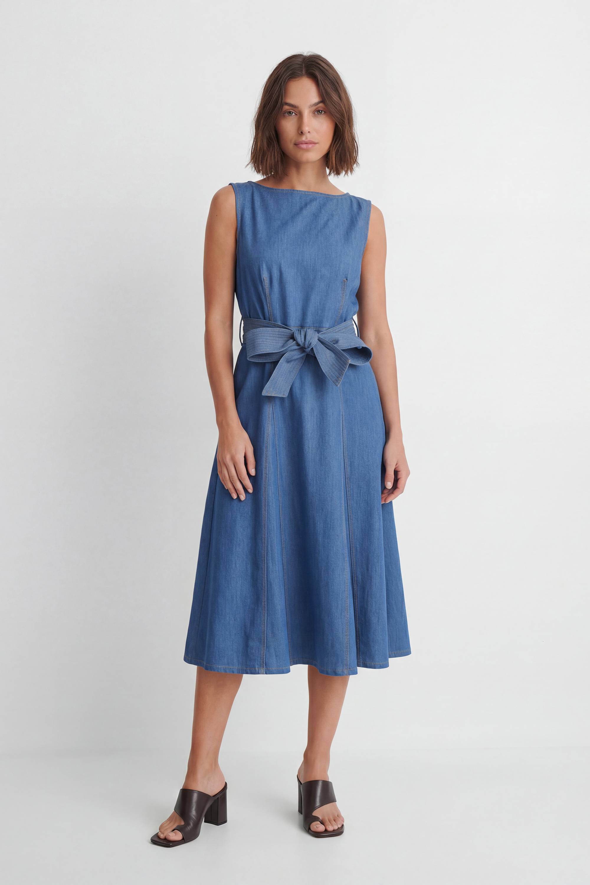 KarenMillen Robe Ajustée En Denim À Jupe Évasée Avec Ceinture