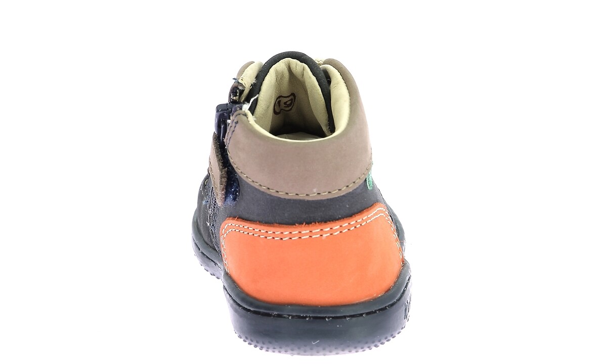 KICKERS<br>Botines em couro Kickiconic