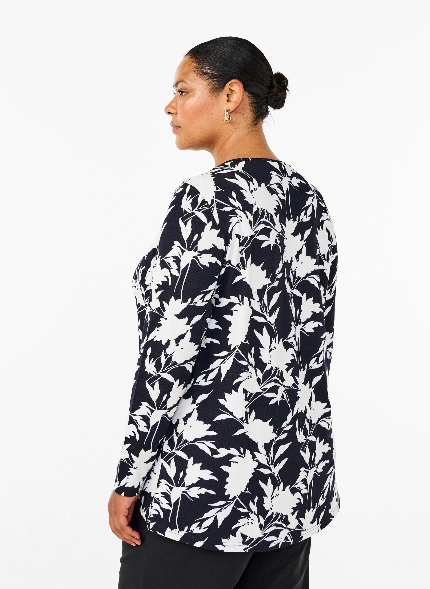 Blomstret bluse med lange ærmer