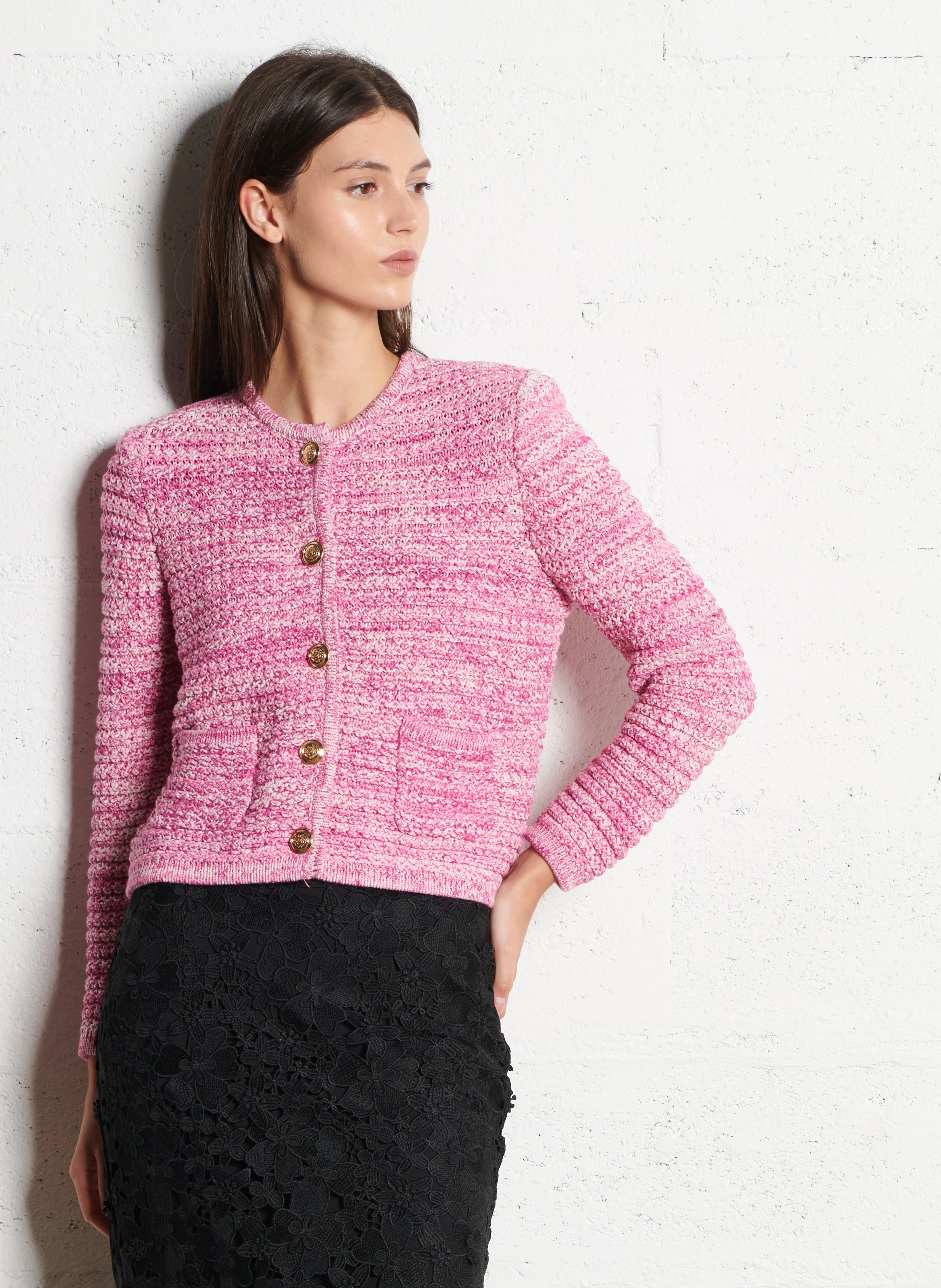 GUSPA - Gilet col rond avec boutons bijoux en maille| Rose