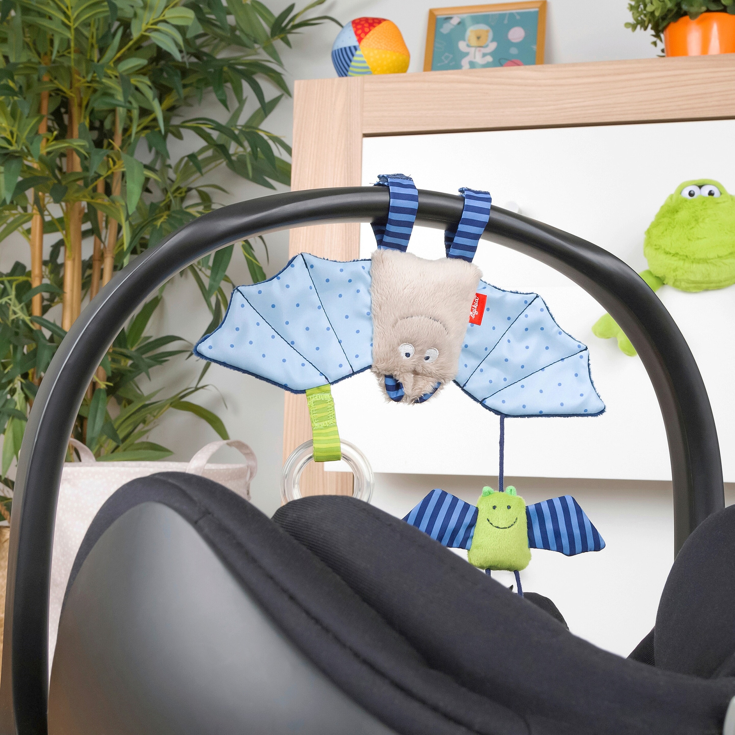 Sigikid Babyschalenanhänger Fledermaus Baby Bite Me! hellblau