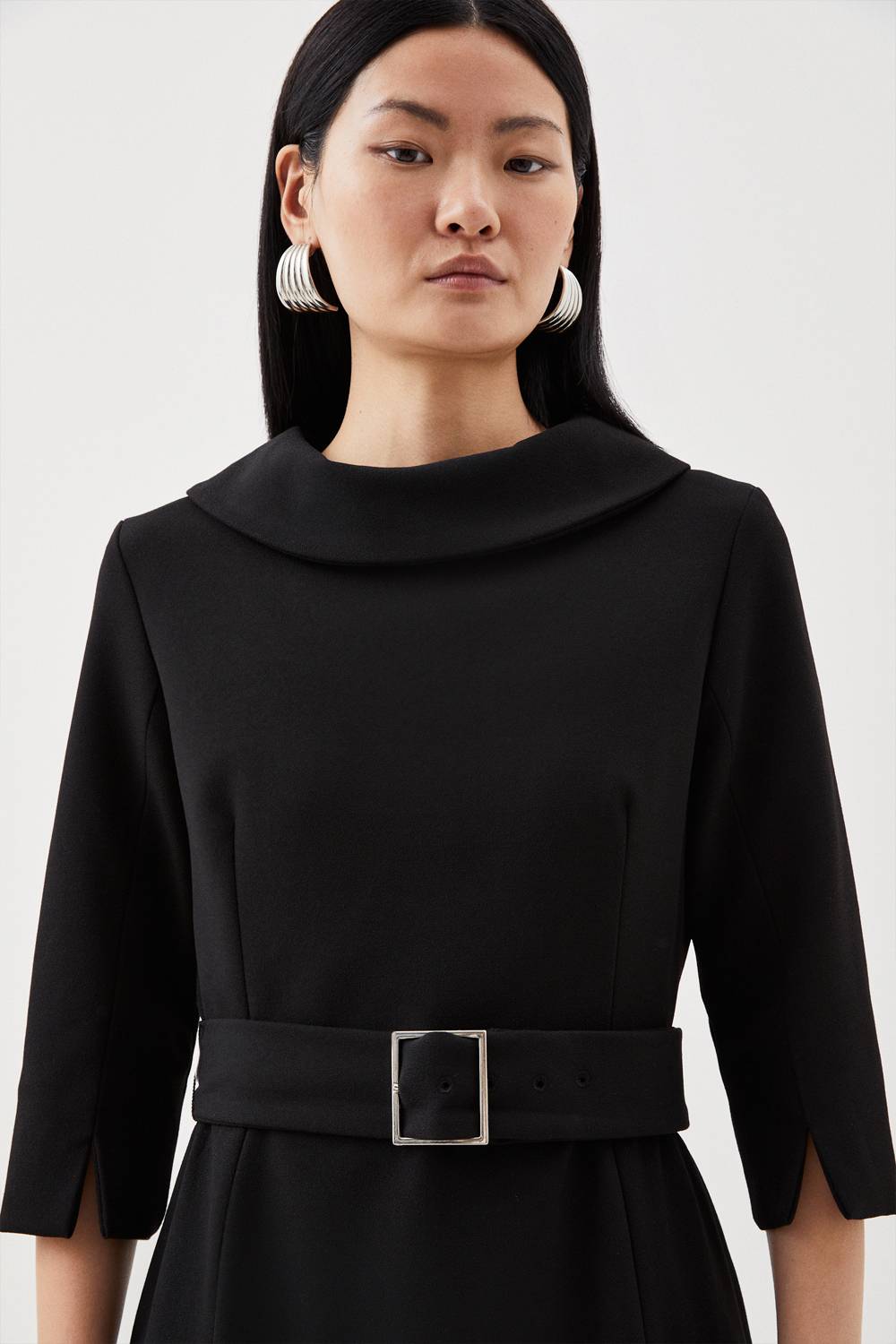 KarenMillen Petite Robe Midi Crêpe Structurée sur Mesure à Col Roulé et Coupe Évasée