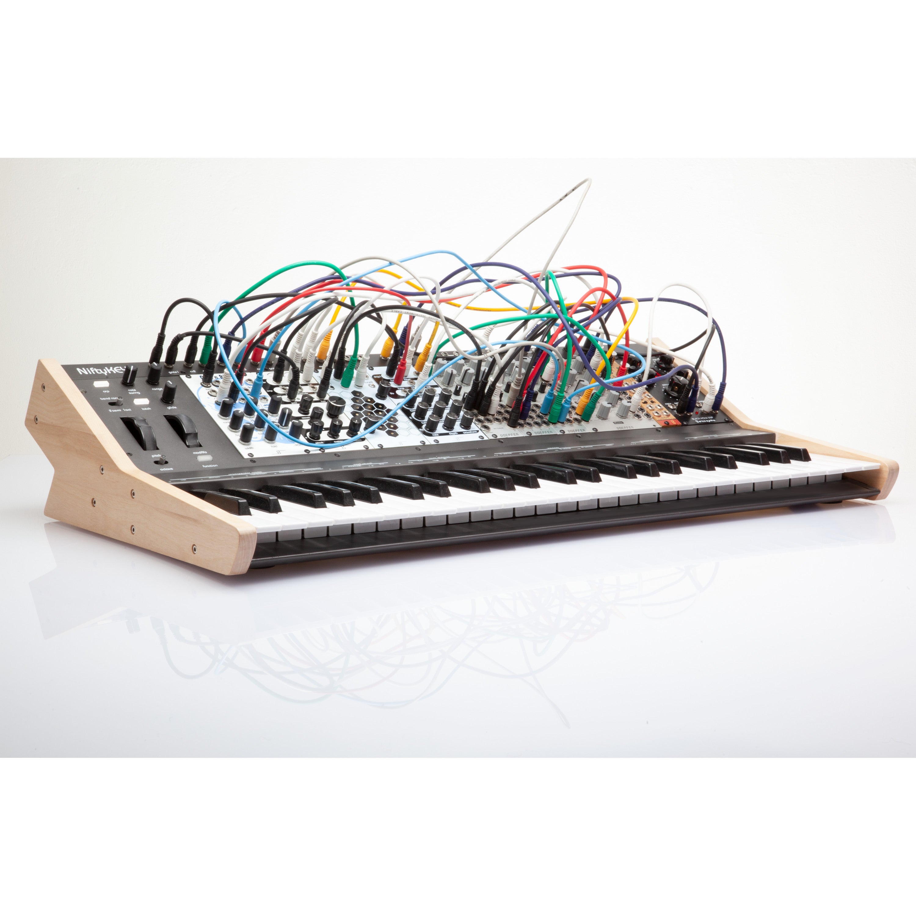 Cre8audio NiftyKEYZ Eurorack case-keyboard
