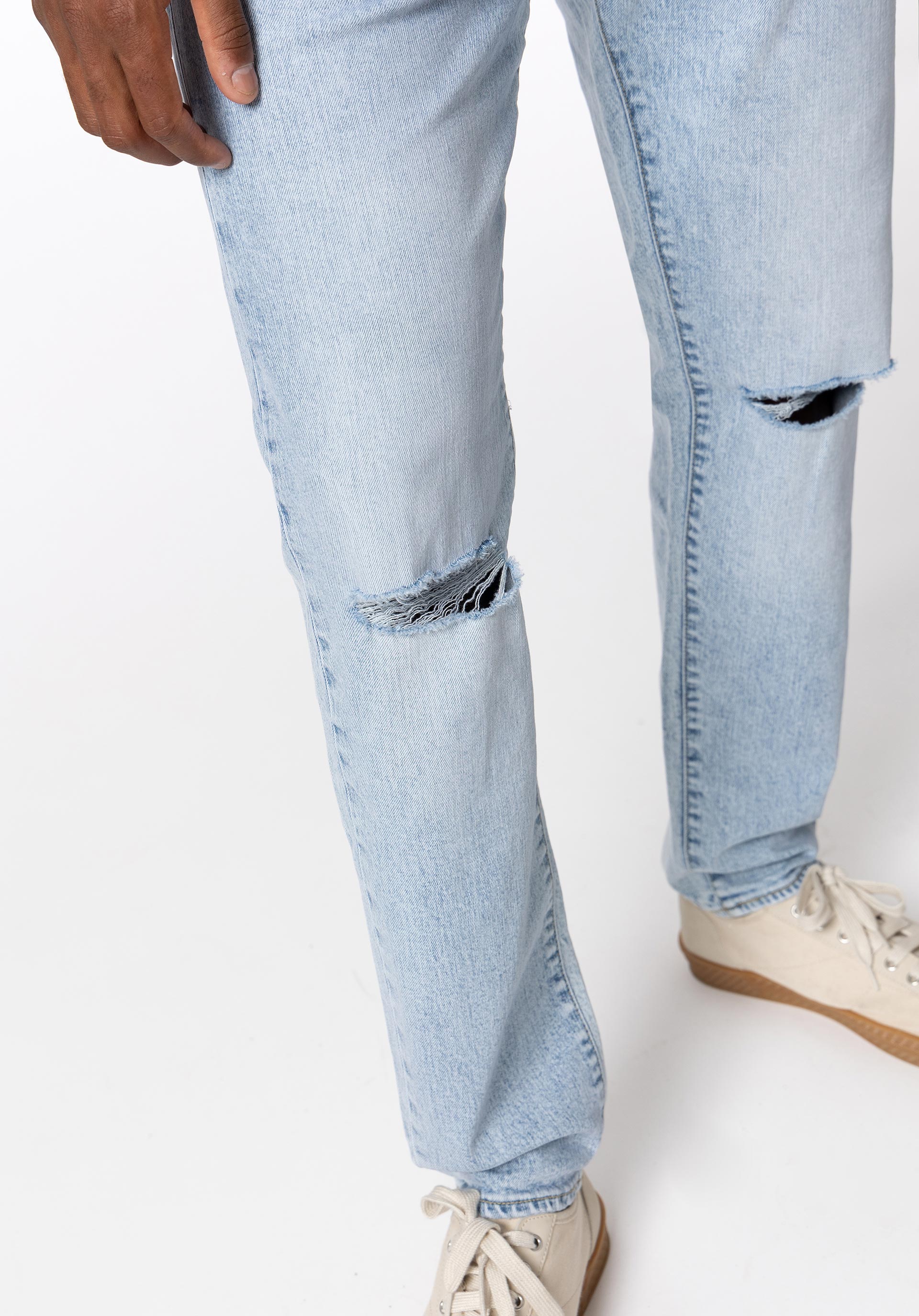 Jeans Dylan Tapered Slim Fit com Rasgões